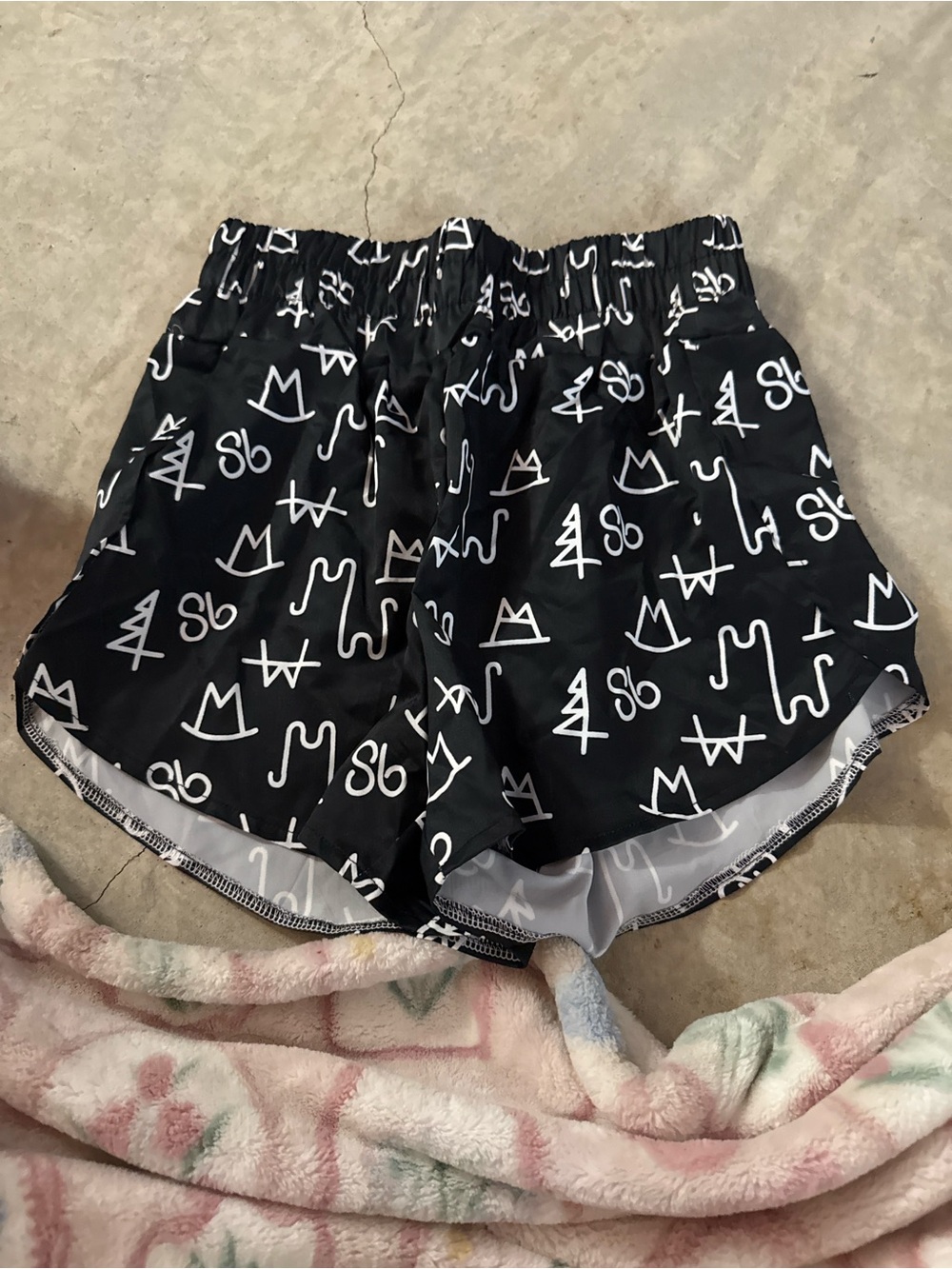 Women’s Black Graphic Print Athletic Shorts